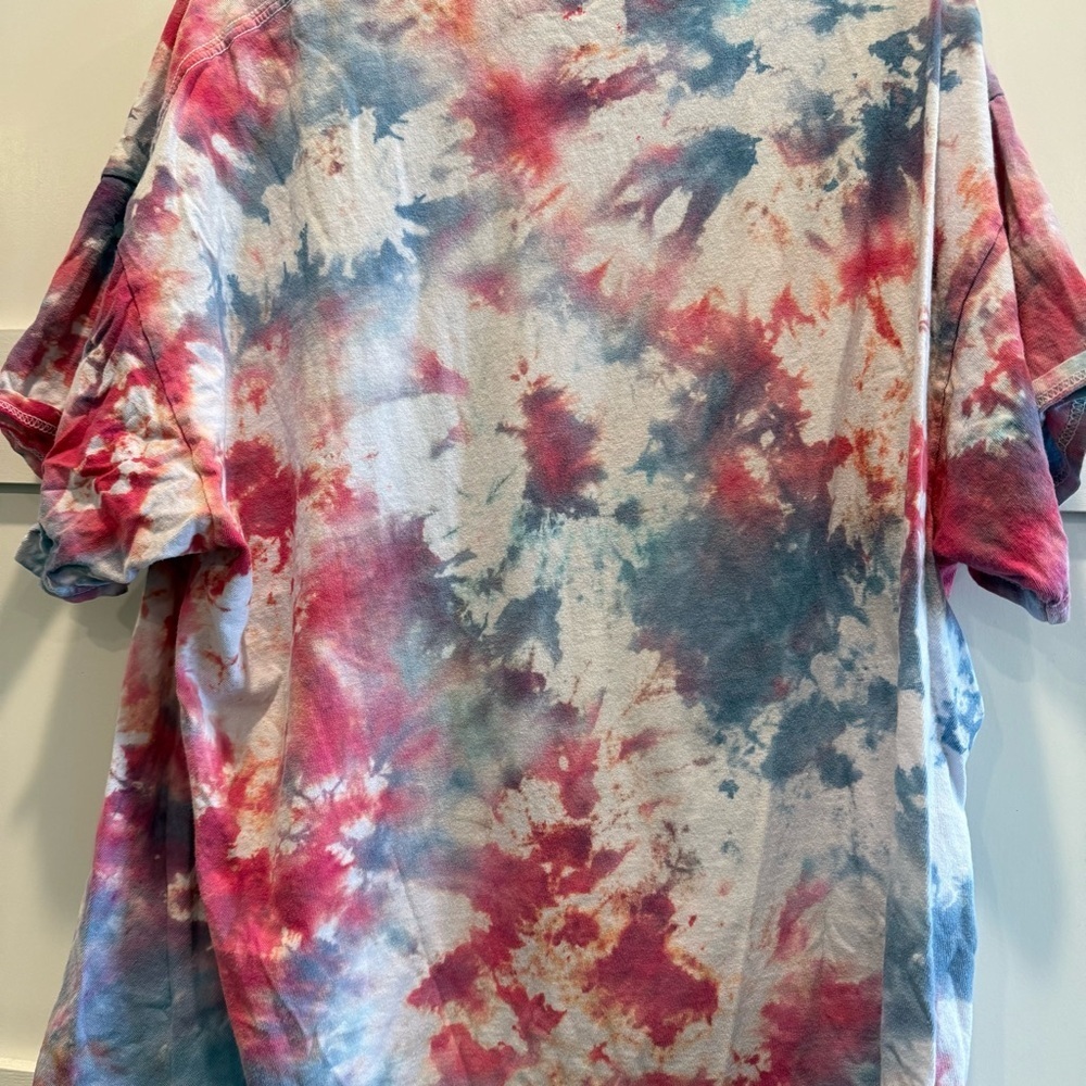 Gildan Tie-Dye T-Shirt in Pink and Blue - Picture 7 of 7
